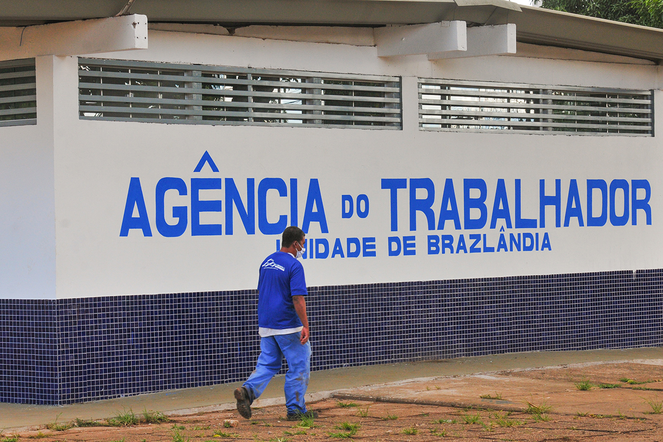 Agências do trabalhador têm 880 vagas abertas nesta quarta-feira (27)