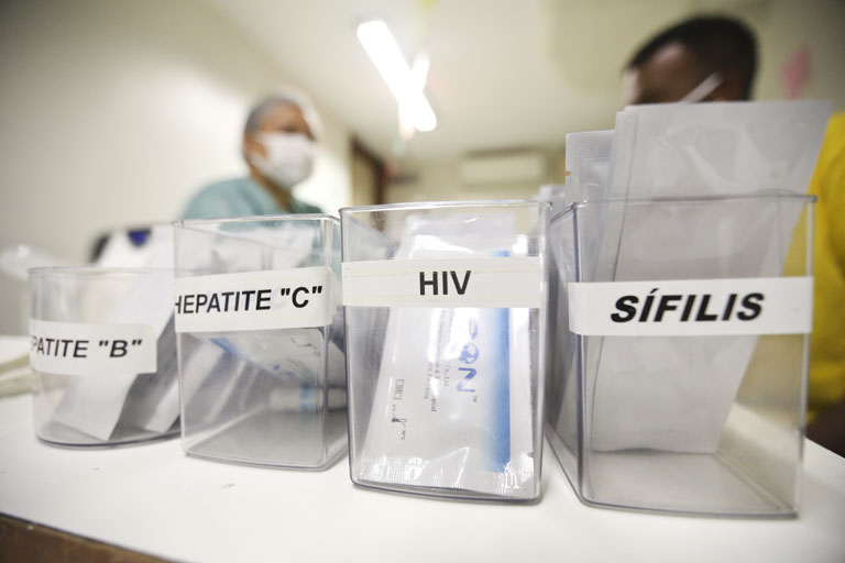Novos autotestes de HIV começam a ser distribuídos no Distrito Federal