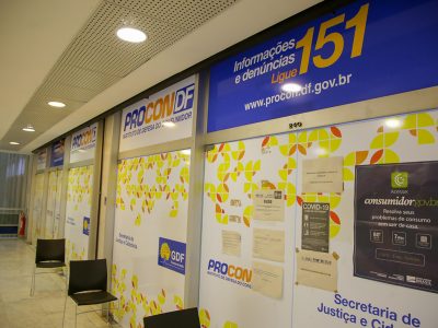 Procon fiscaliza lista de material de escolas particulares no Distrito Federal