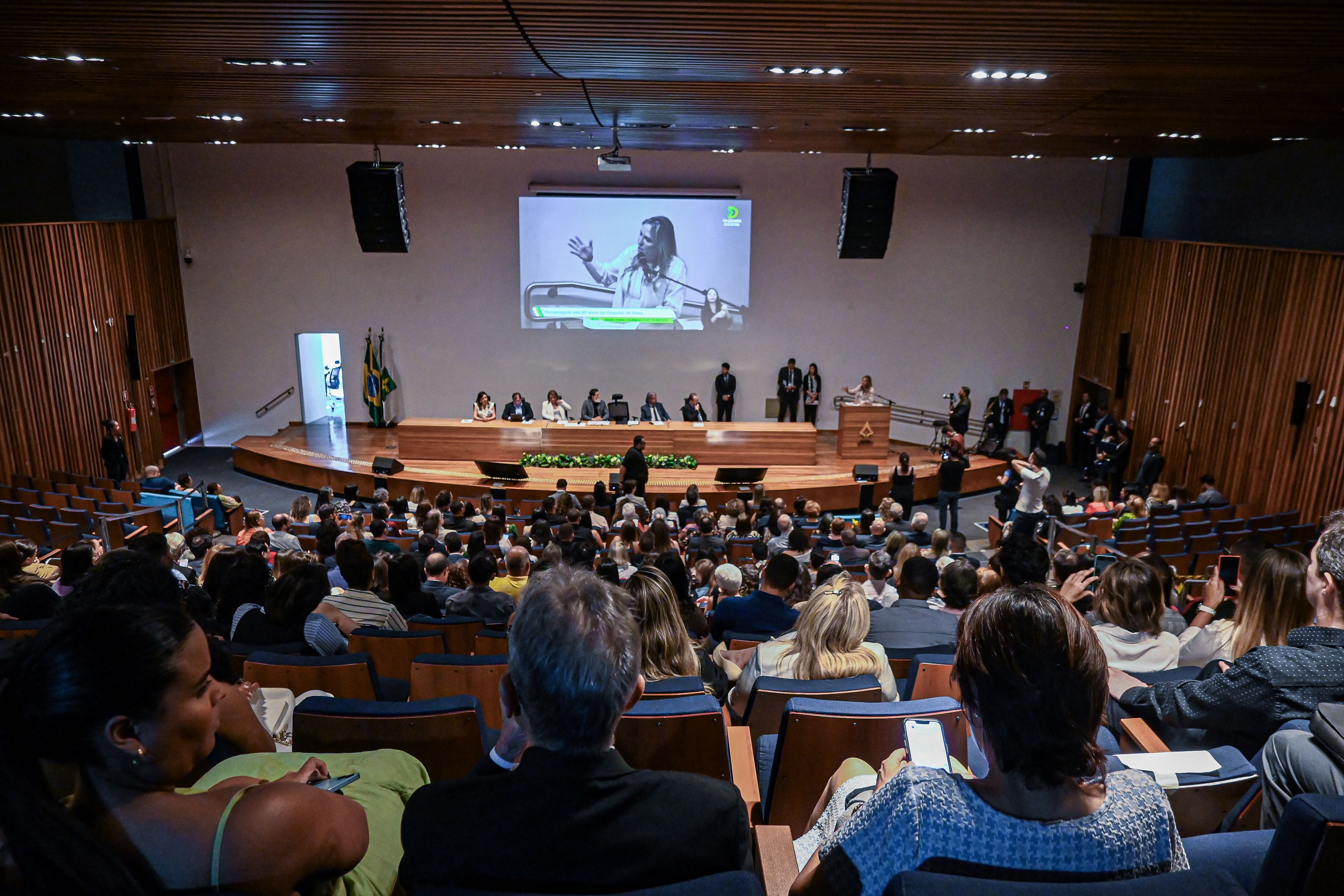 Homenagem ressalta legado humano e científico de colaboradores e ex-servidores do Hospital de Base