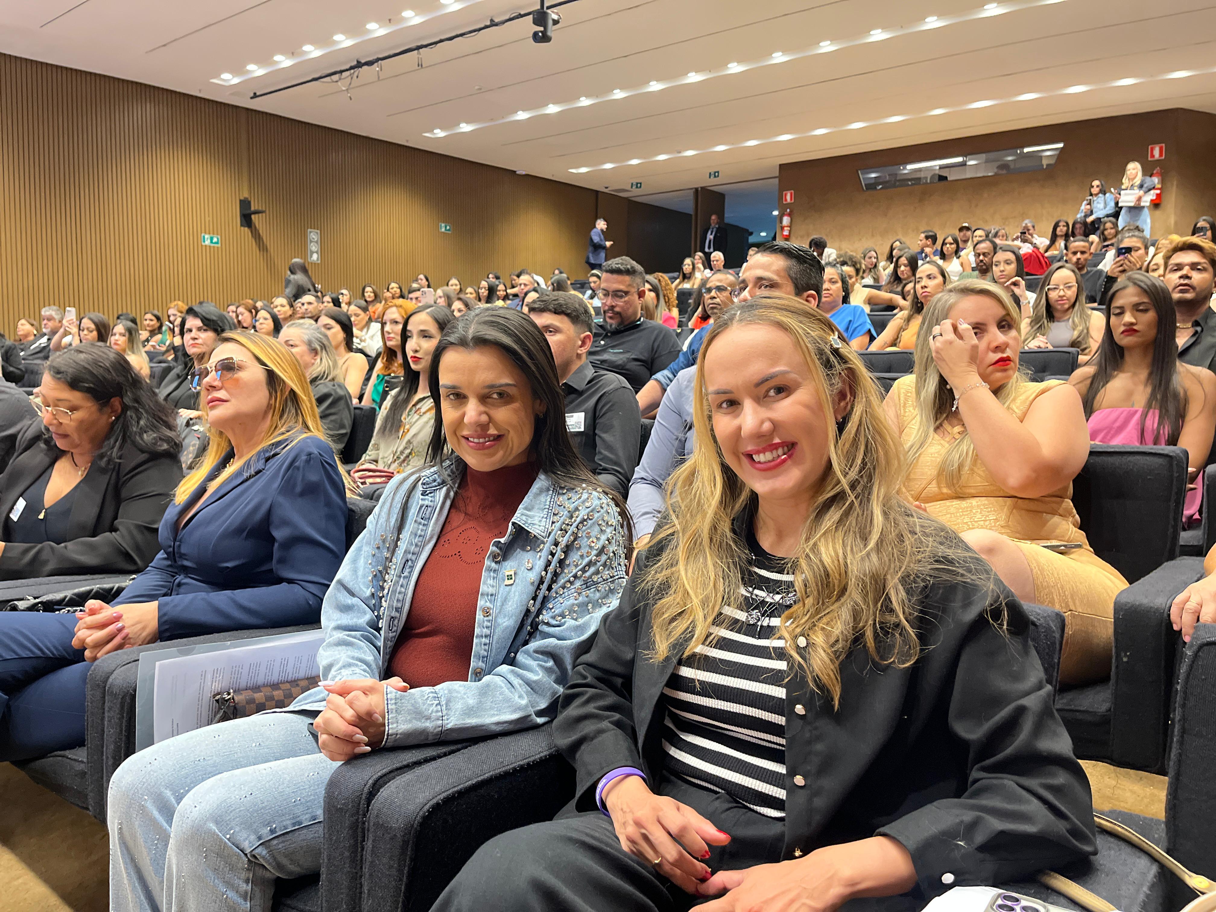 Mais de 200 trabalhadoras do ramo da beleza são premiadas no DF