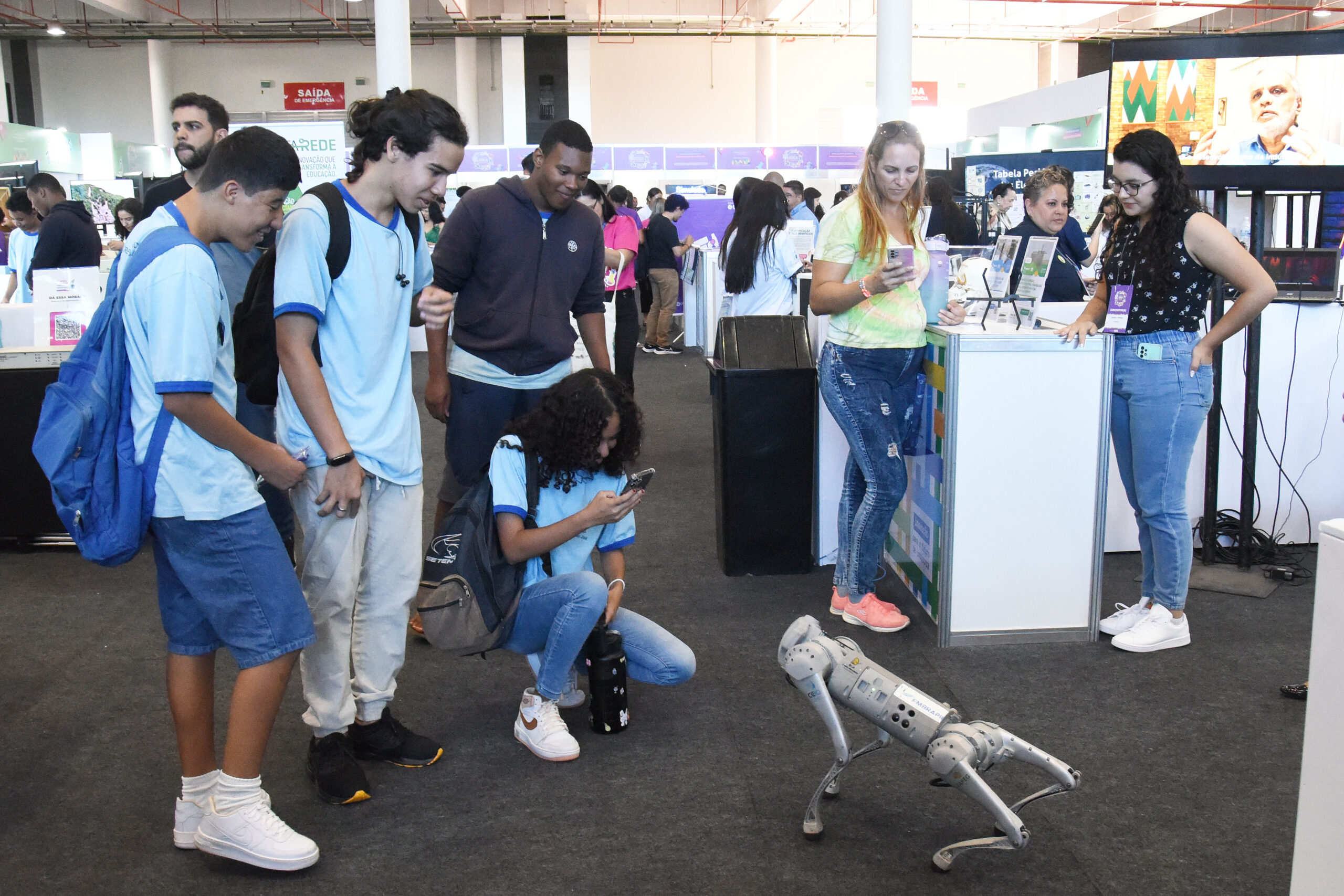 Estudantes de 87 escolas expõem trabalhos na Semana de Ciência e Tecnologia