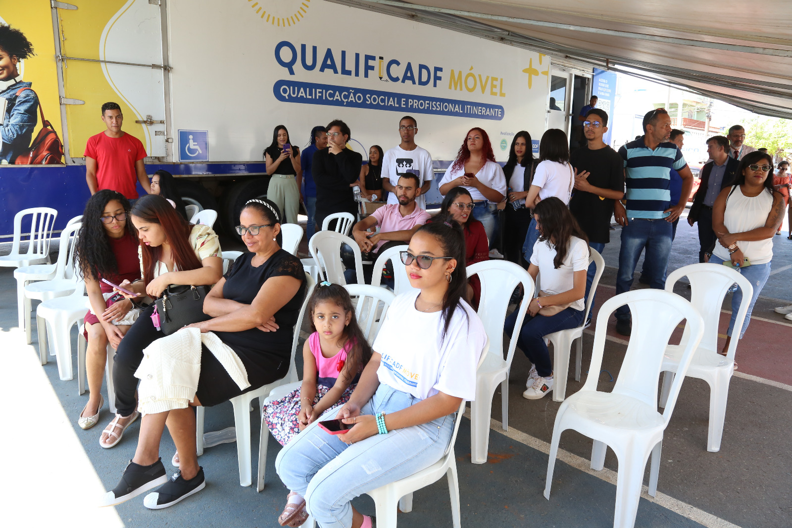 Programa QualificaDF Móvel oferece 1.012 vagas para diversos cursos de qualificação profissional