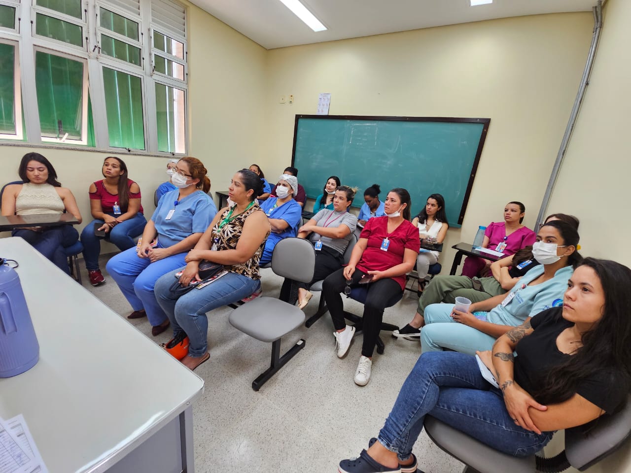 HRSM treina colaboradores do bloco materno-infantil com foco na amamentação