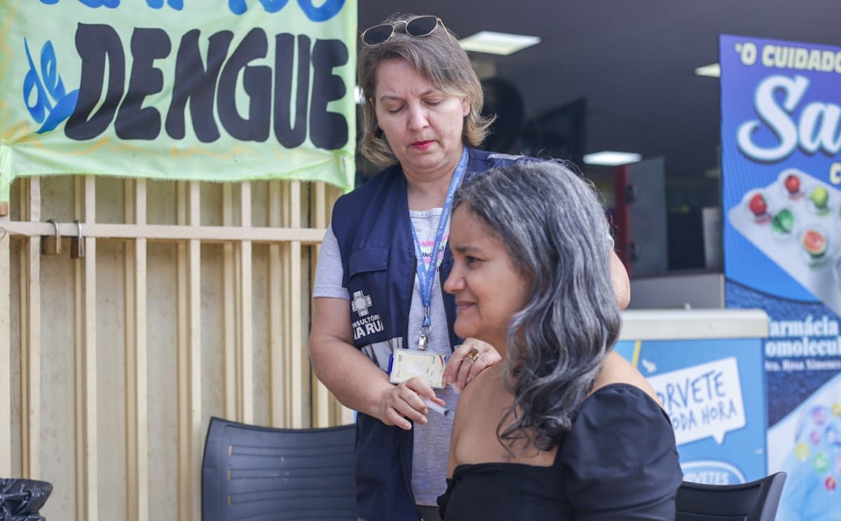 Carro da Vacina leva mais de 41 mil doses para a população do DF