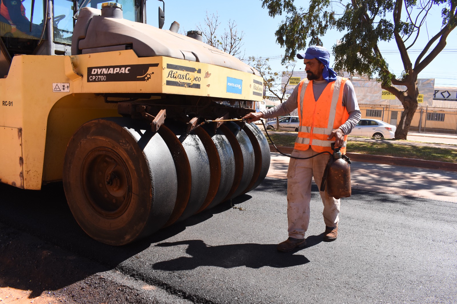Trecho da Avenida Hélio Prates recebe novo pavimento asfáltico