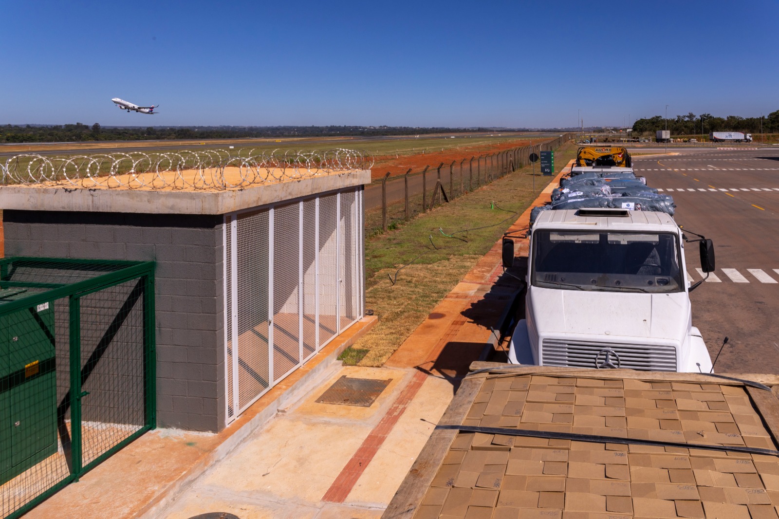 Gaúchos recebem 45 mil copos de água doados pela Caesb