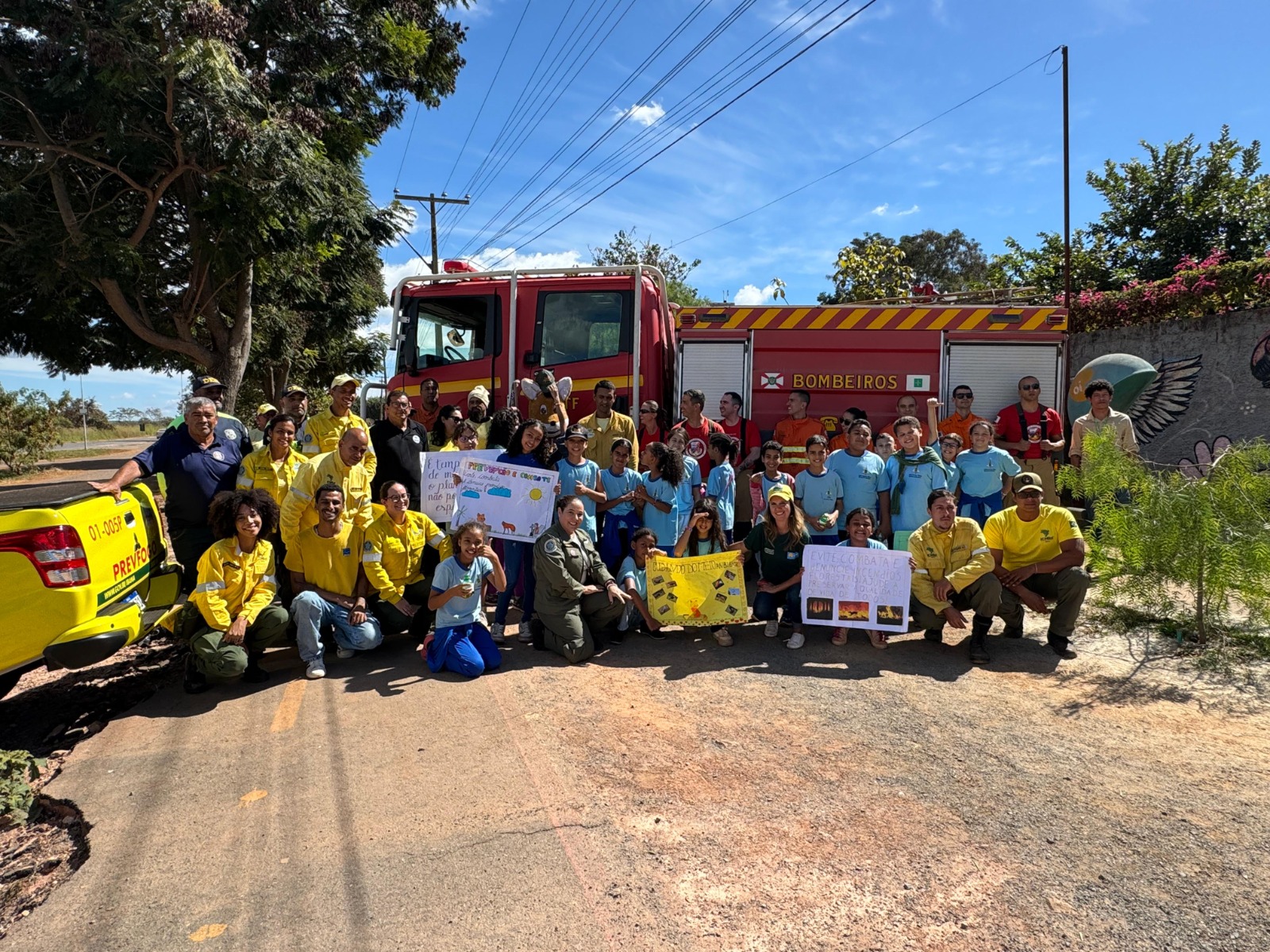 Estudantes participam de blitz educativa para prevenção de incêndios florestais