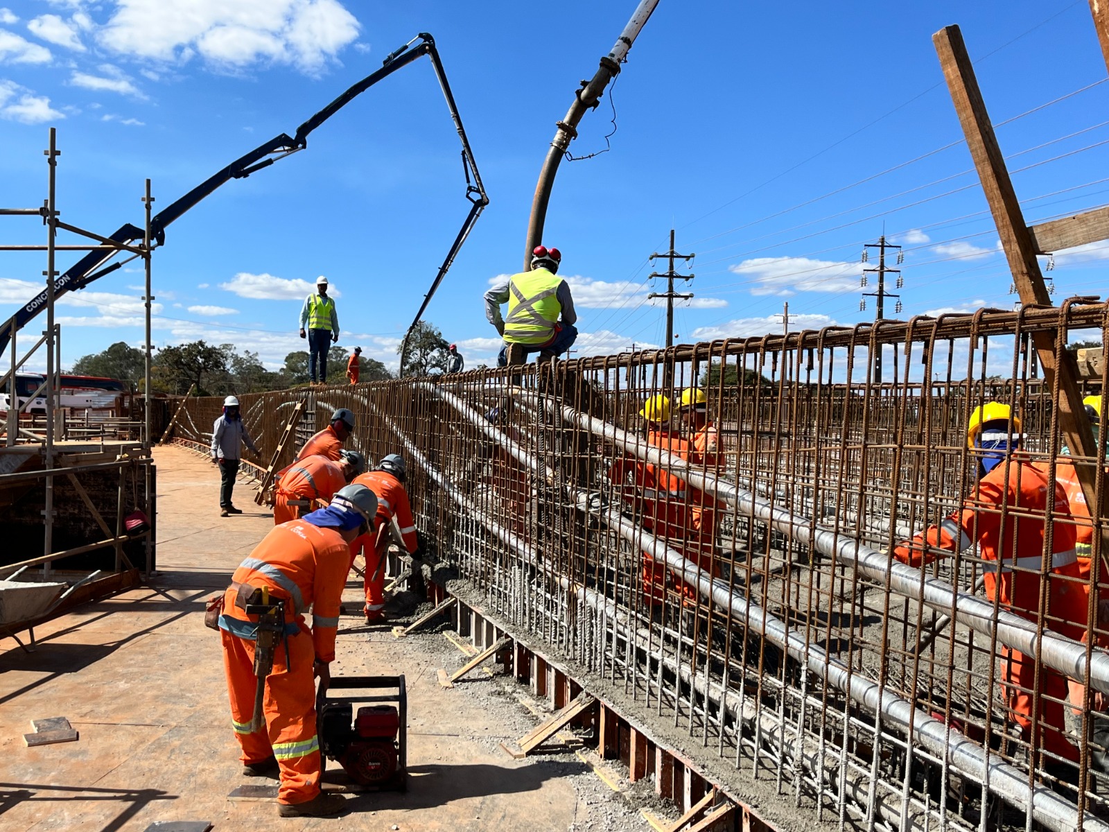Concretagem da laje de fundo do segundo viaduto da Epig é concluída