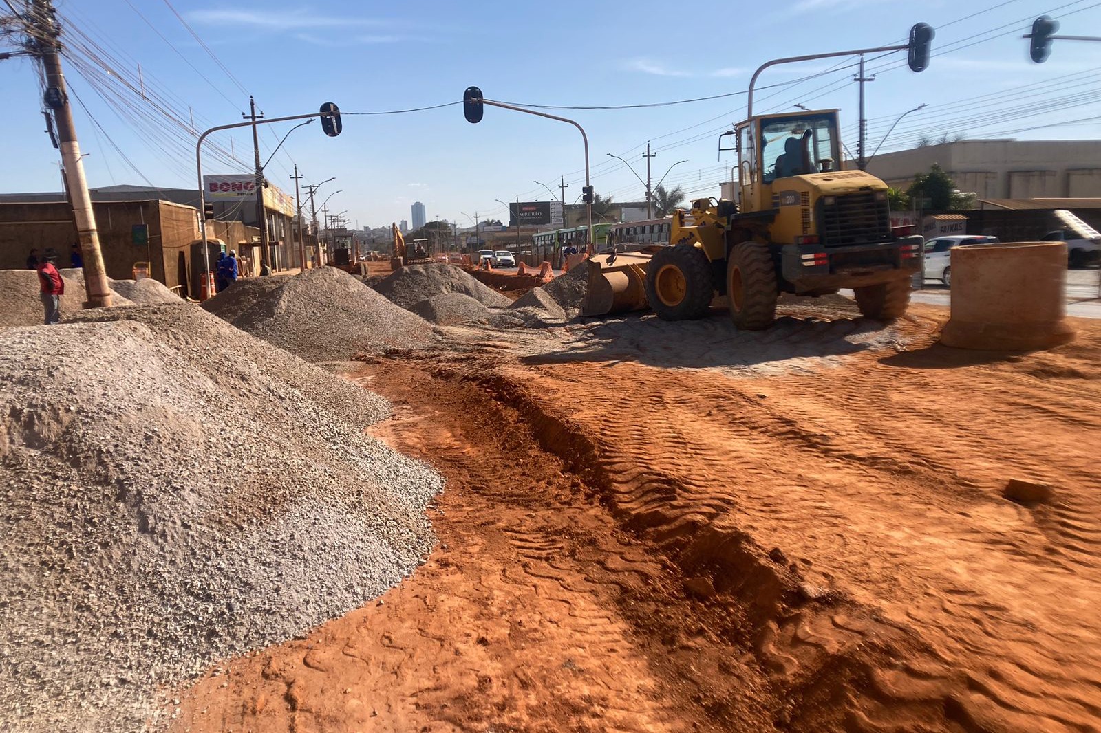 GDF vai romper contrato e assumir obra na Avenida Hélio Prates