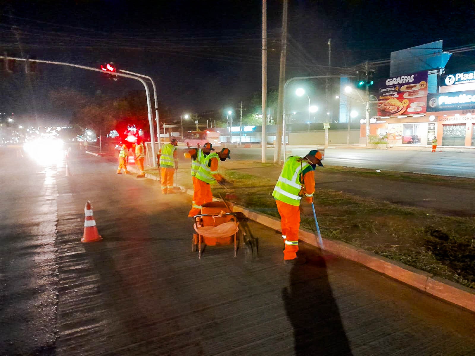 SLU, Novacap e DER aceleram trabalho na Hélio Prates após quebra de contrato com empresa