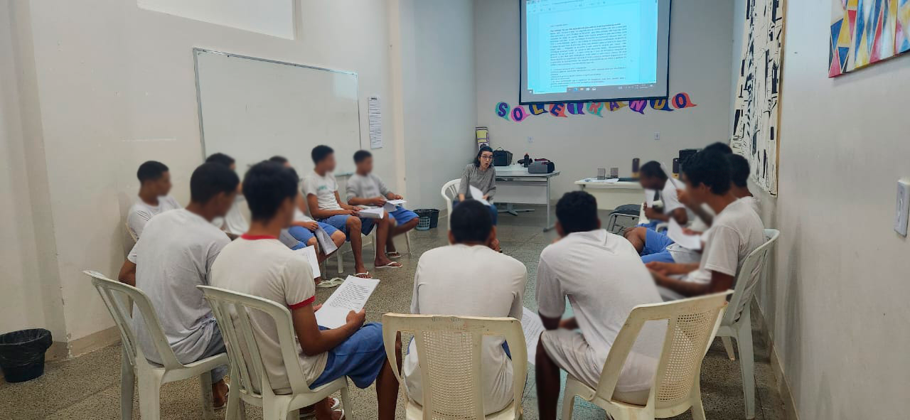 Socioeducandos participam de oficinas lúdicas durante as férias escolares