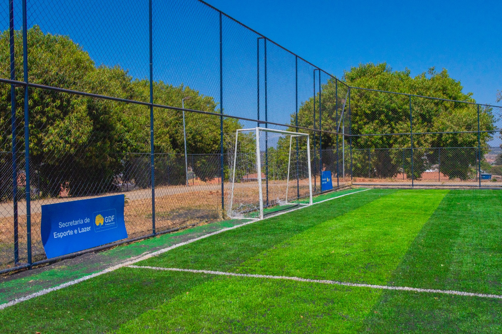 Campo sintético do COP de Sobradinho é entregue à população após reforma