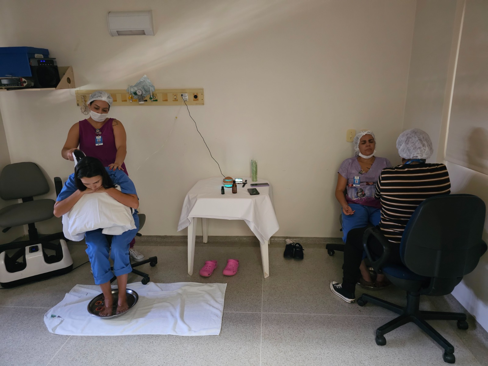 Momentos de promoção do bem-estar e relaxamento são realizados com colaboradores do HRSM