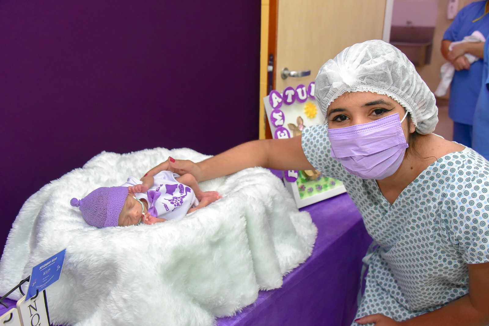 Bebês internados no HRSM participam de ensaio com tema Novembro Roxo