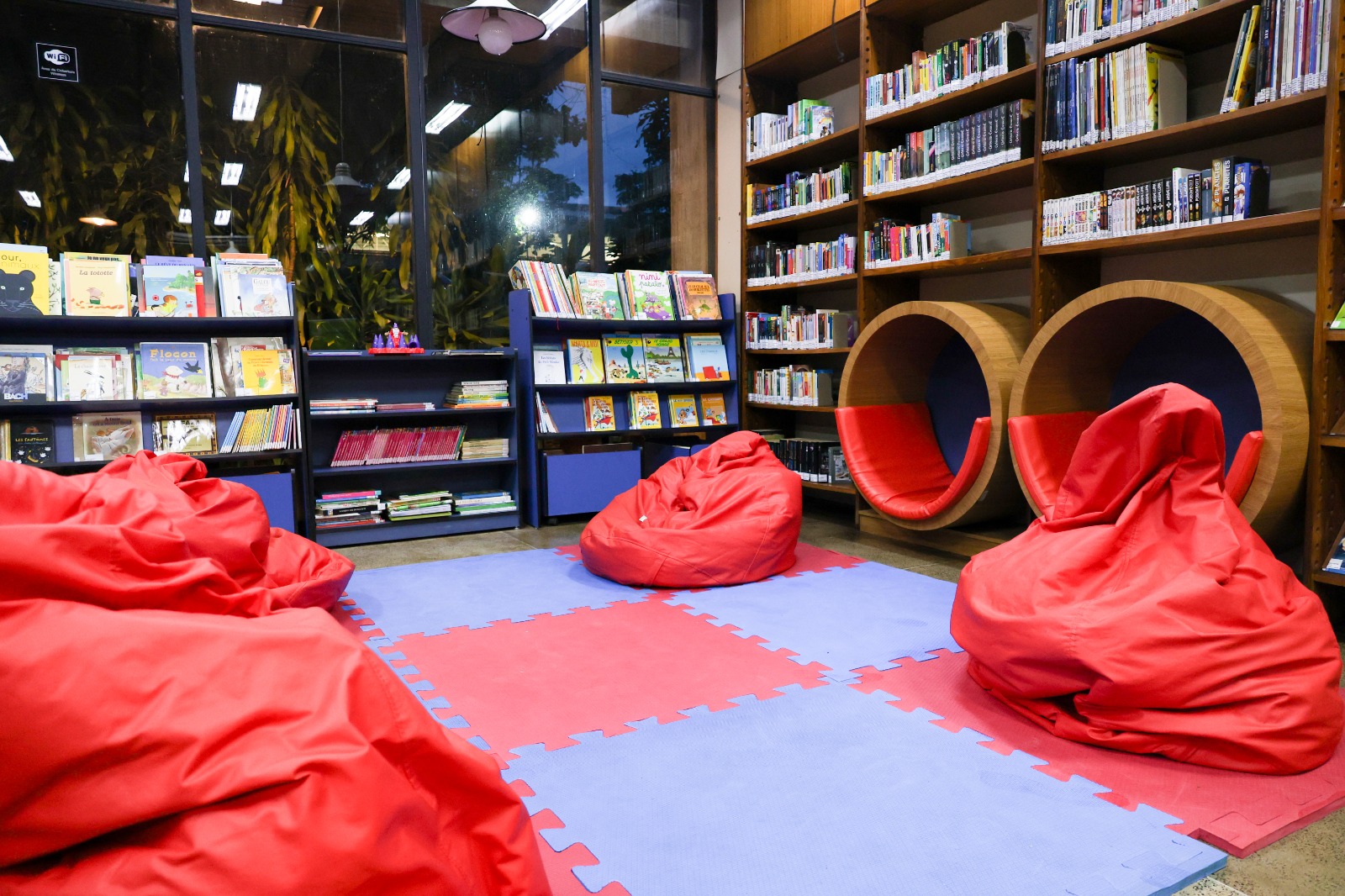 Professora da rede pública do DF recebe homenagem da Aliança Francesa