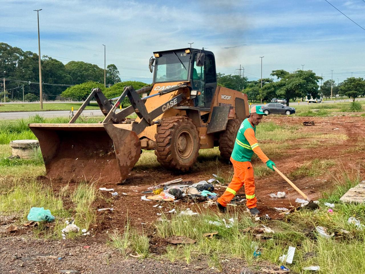 Ação de limpeza leva saúde e segurança a Samambaia