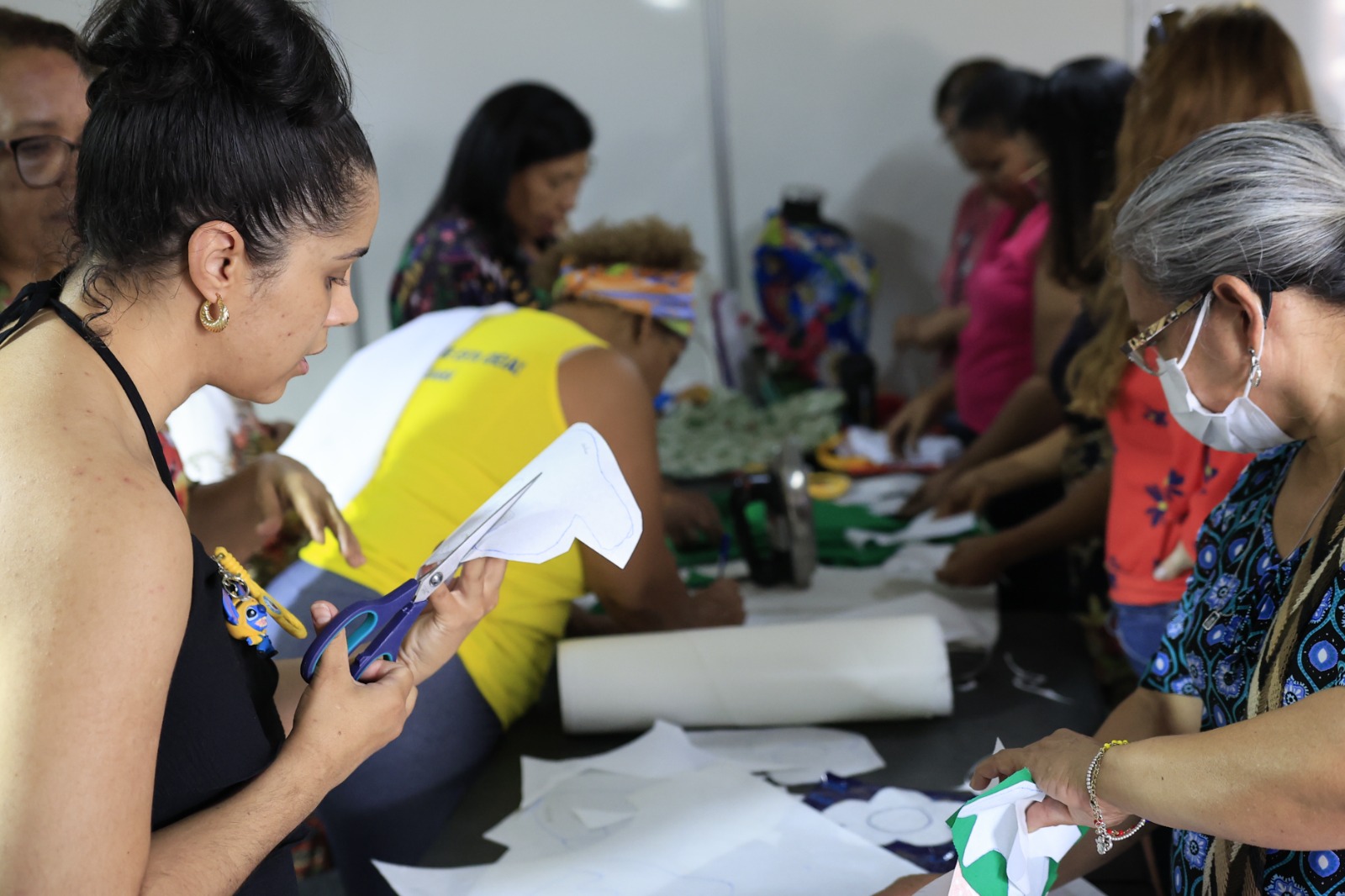 Projeto Olhar para o Futuro oferece oficinas profissionalizantes para mulheres