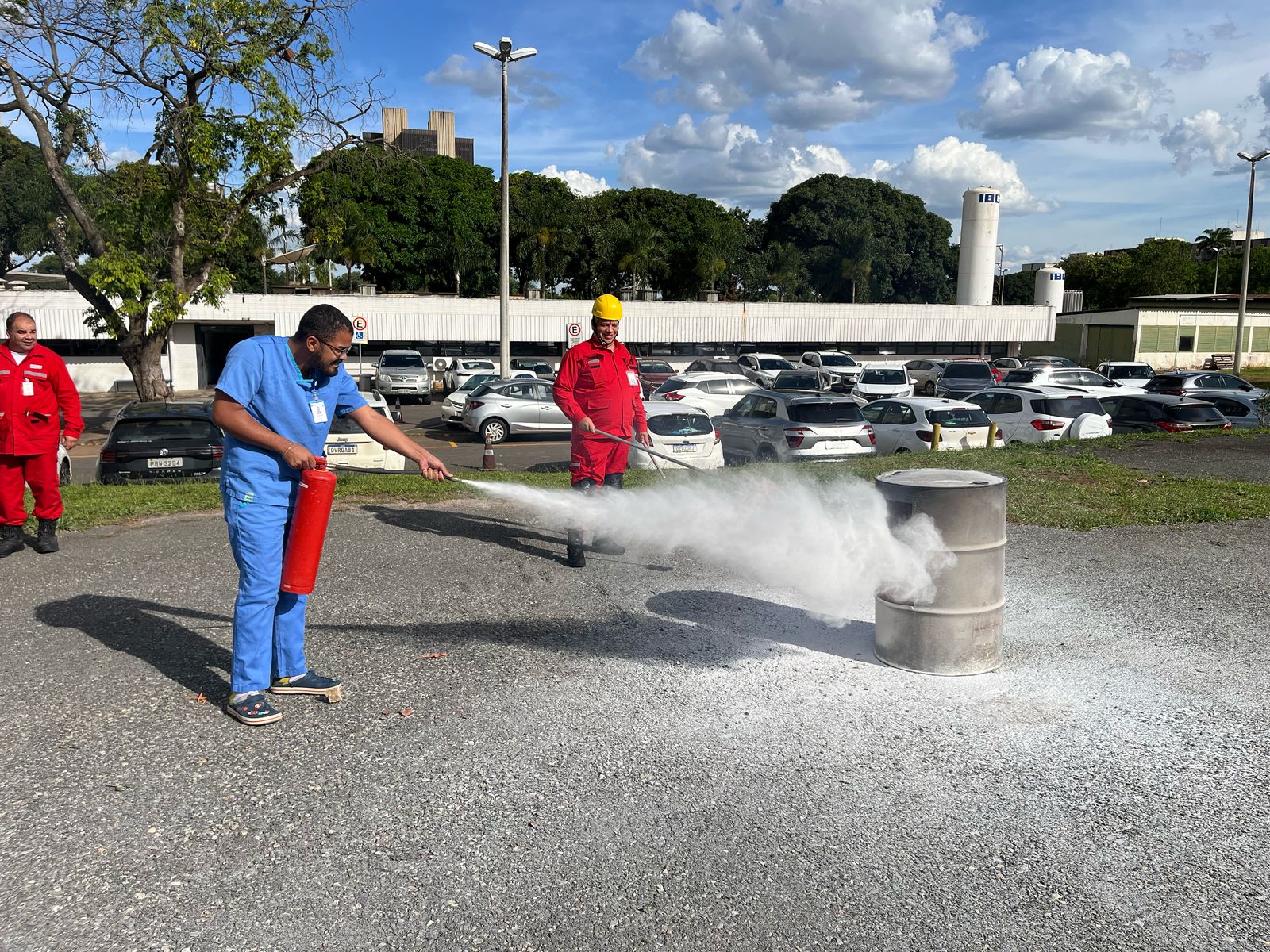 Maqueiros são treinados para integrar a Brigada de Incêndio do Hospital de Base