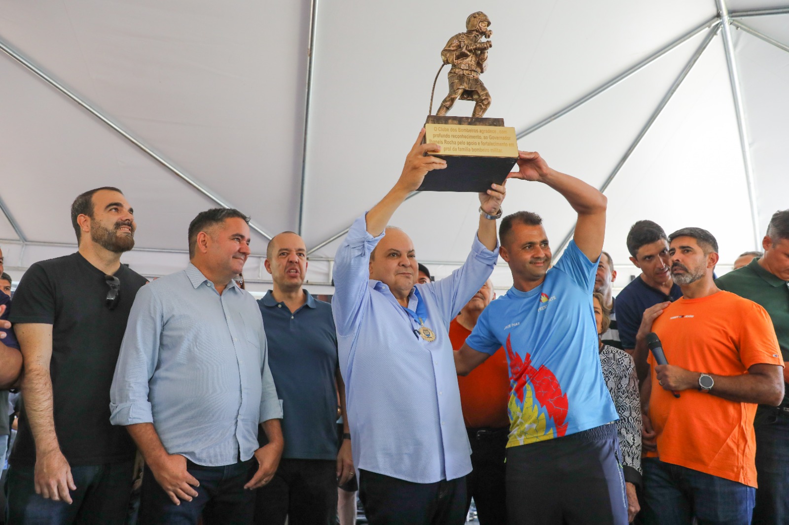 Ibaneis Rocha anuncia novo concurso para CBMDF