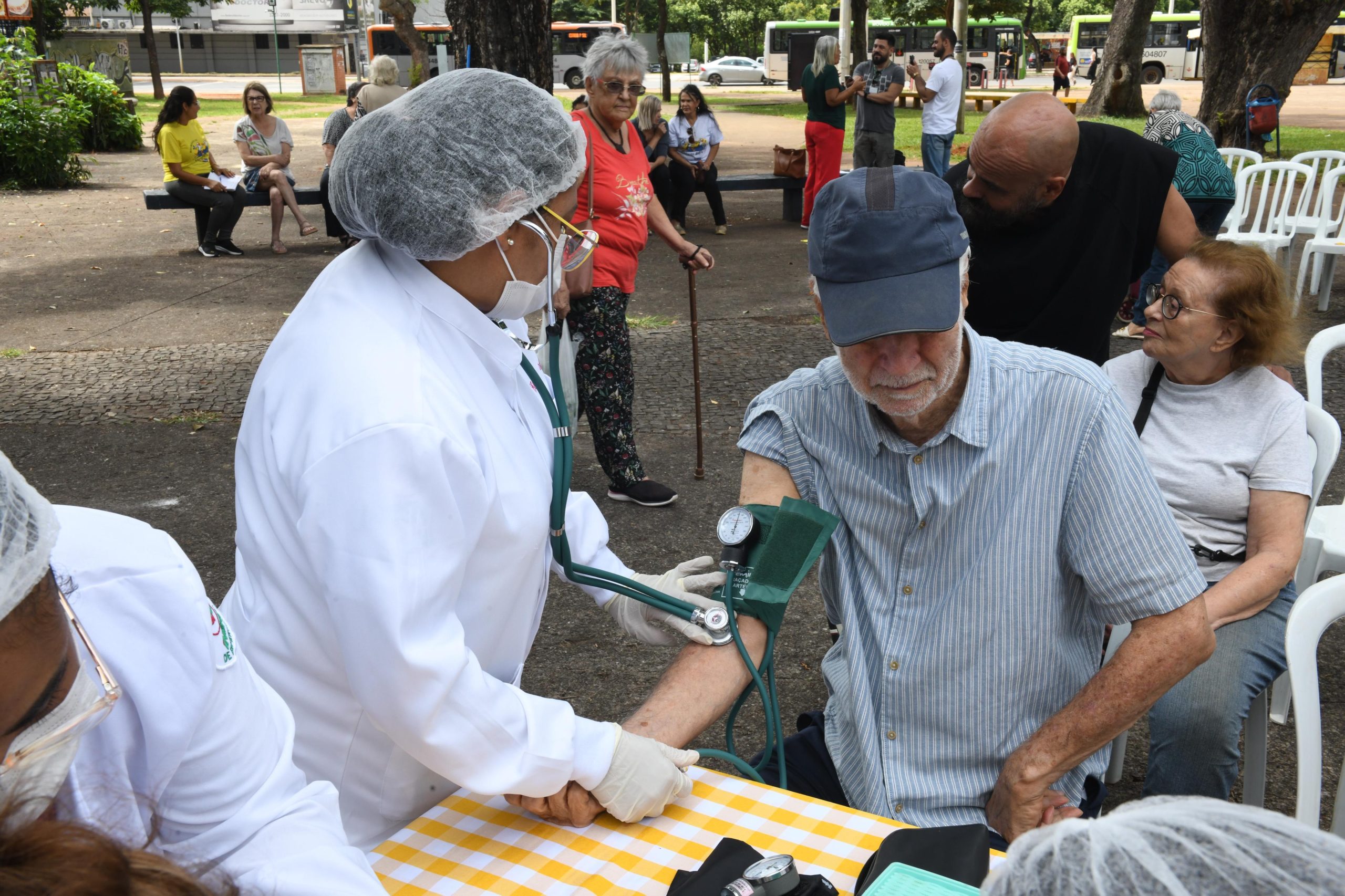 Projeto Viver 60+ transforma praça da Asa Sul em espaço de inclusão e bem-estar