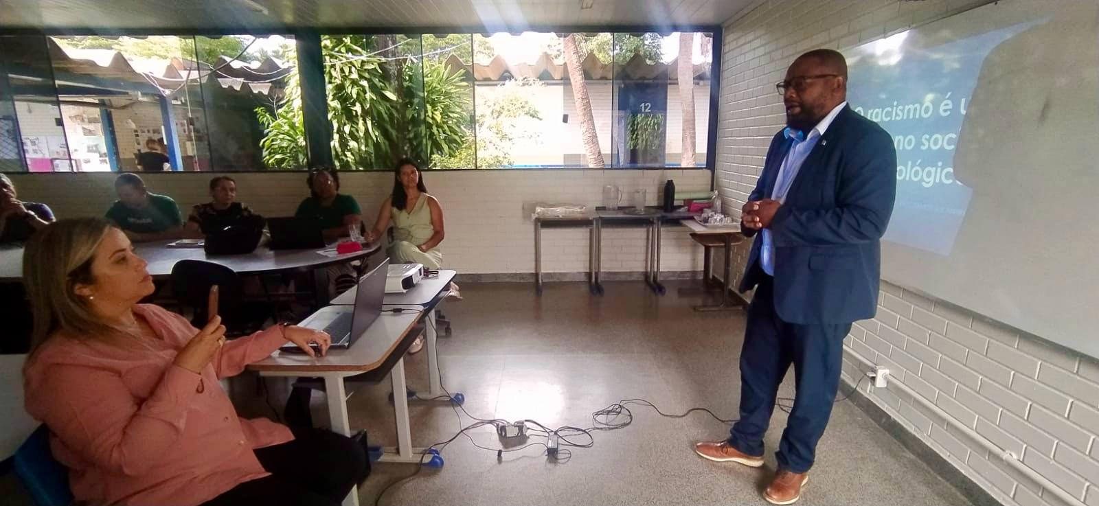 Centro Educacional 04 do Guará recebe primeiro curso de letramento racial na rede pública