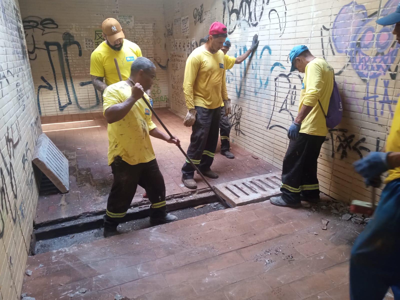 Grelhas de concreto são substituídas em passagens subterrâneas do Plano Piloto