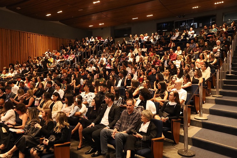 Egressos dos Programas de Residência em Áreas Profissionais da Saúde participam de solenidade de formatura