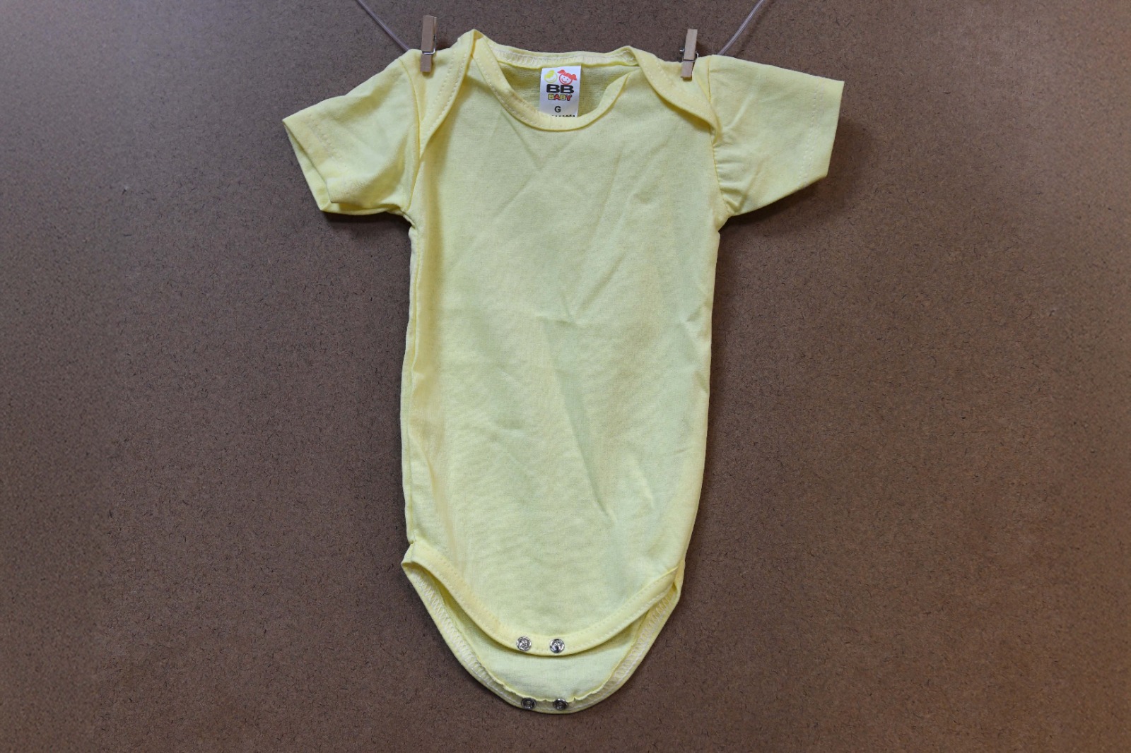 Campanha transforma uniformes escolares em enxovais para bebês