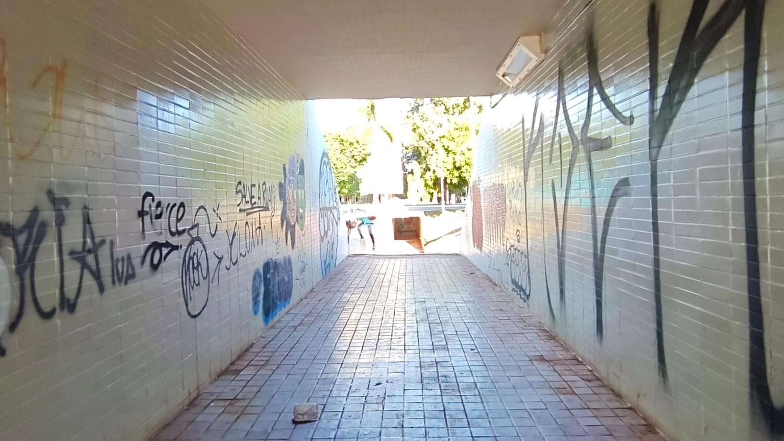 Reforma das passagens subterrâneas do Plano Piloto tem início pela 102 Sul