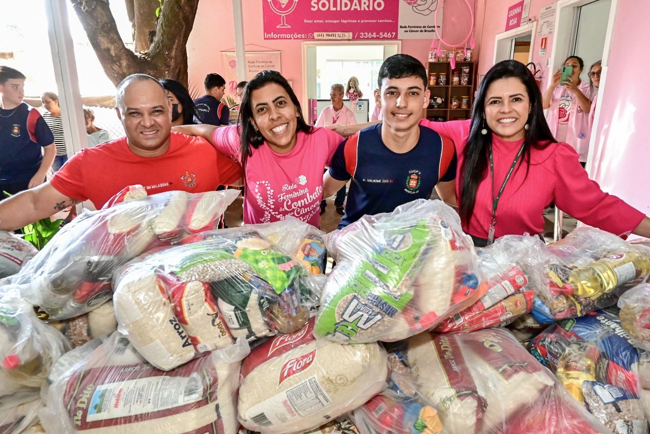 Estudantes doam toneladas de alimentos a pacientes em tratamento oncológico