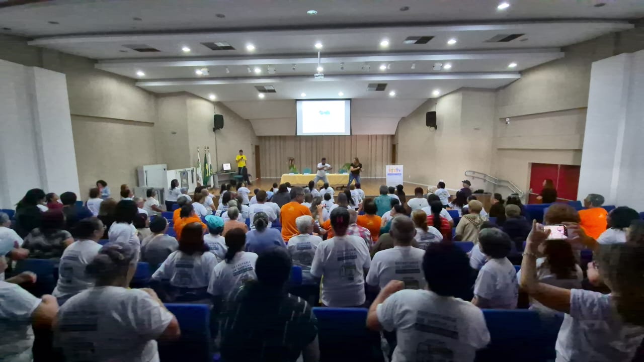 Mais de 150 idosos do Programa Viver 60+ participam de workshop sobre prevenção de quedas