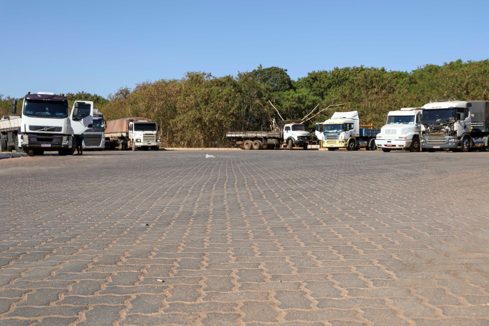 Estacionamento para veículos de grande porte no SIA facilita a rotina de caminhoneiros