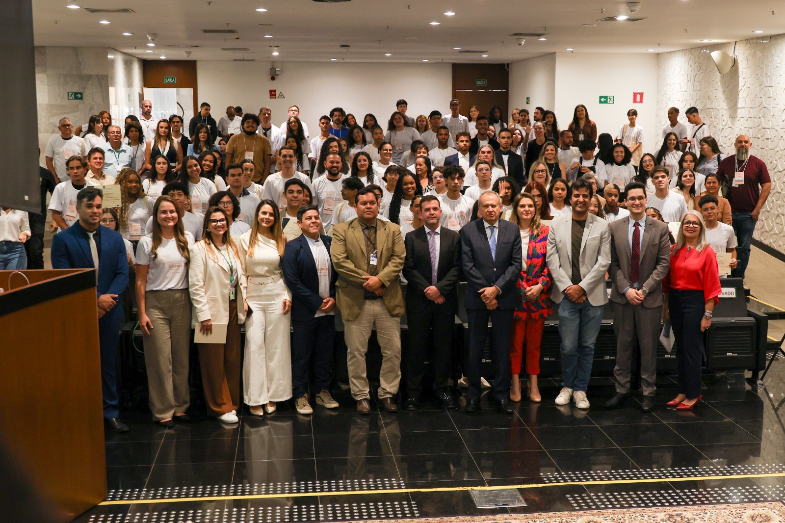 Estudantes da rede pública do DF assumem cadeiras no Parlamento Jovem Distrital