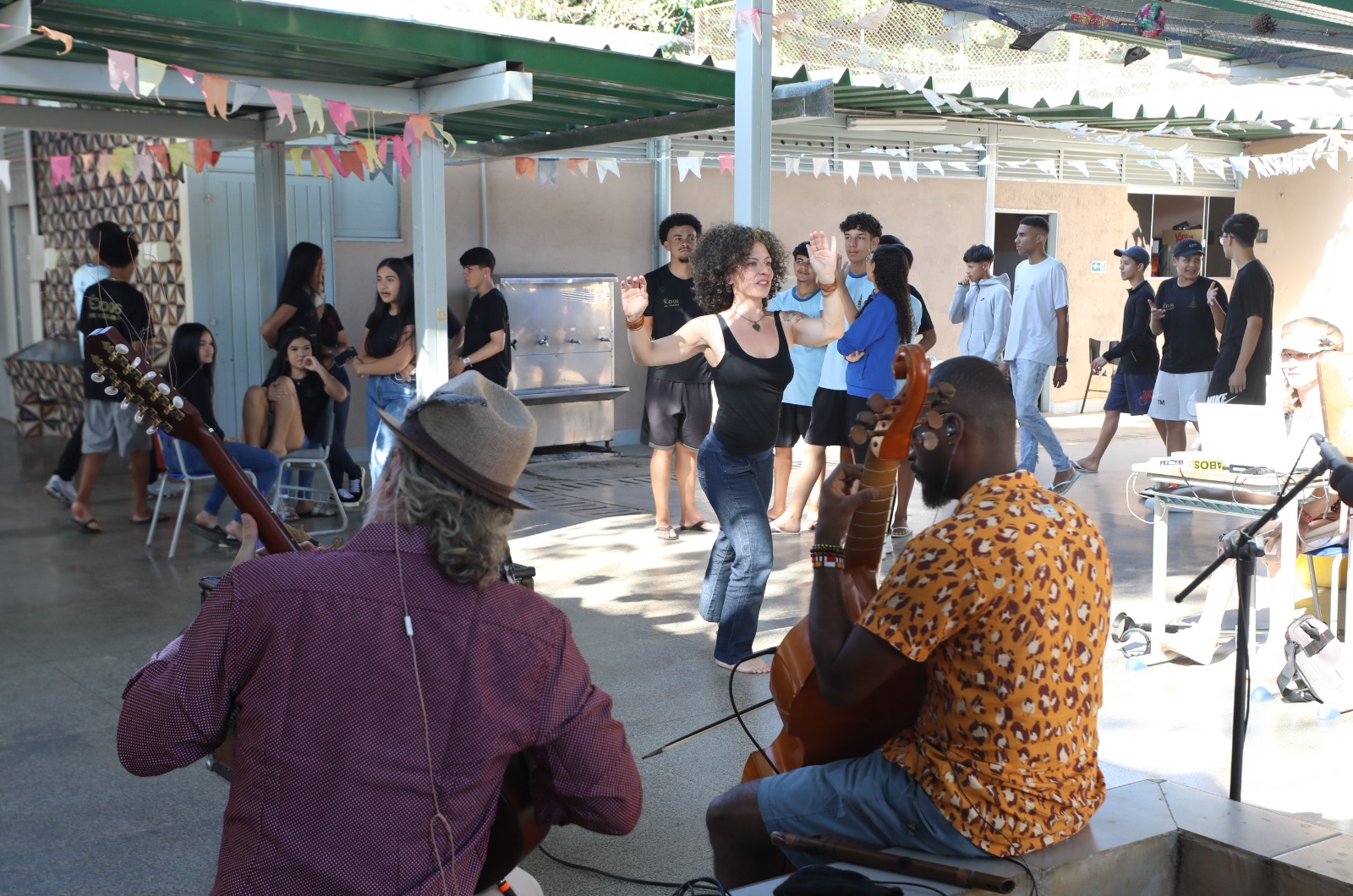 Com apoio do FAC-DF, projeto apresenta música instrumental a estudantes da rede pública