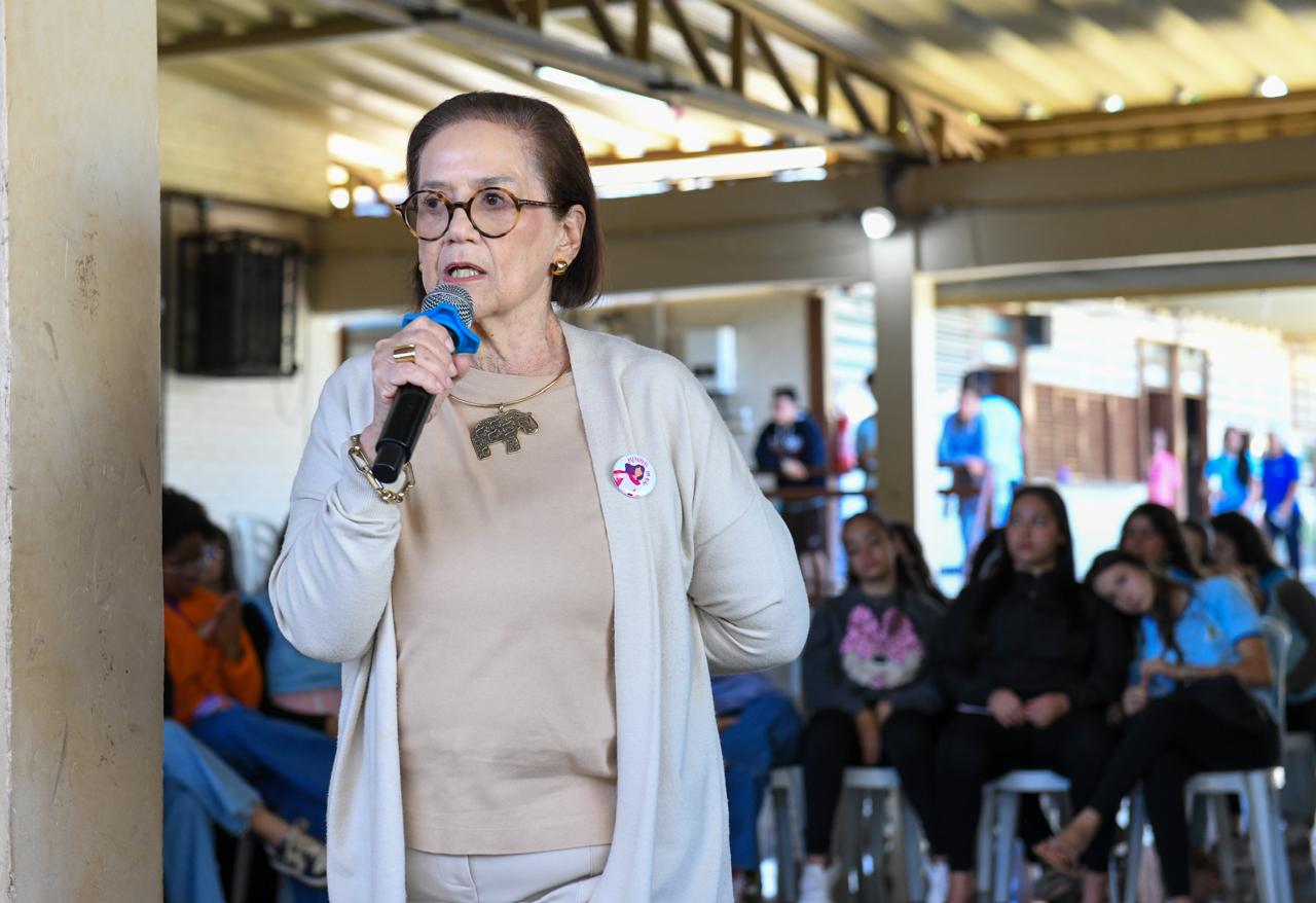 Projeto 'Eu Já Tive a Sua Idade' estreia em escola do Gama promovendo encontro entre gerações