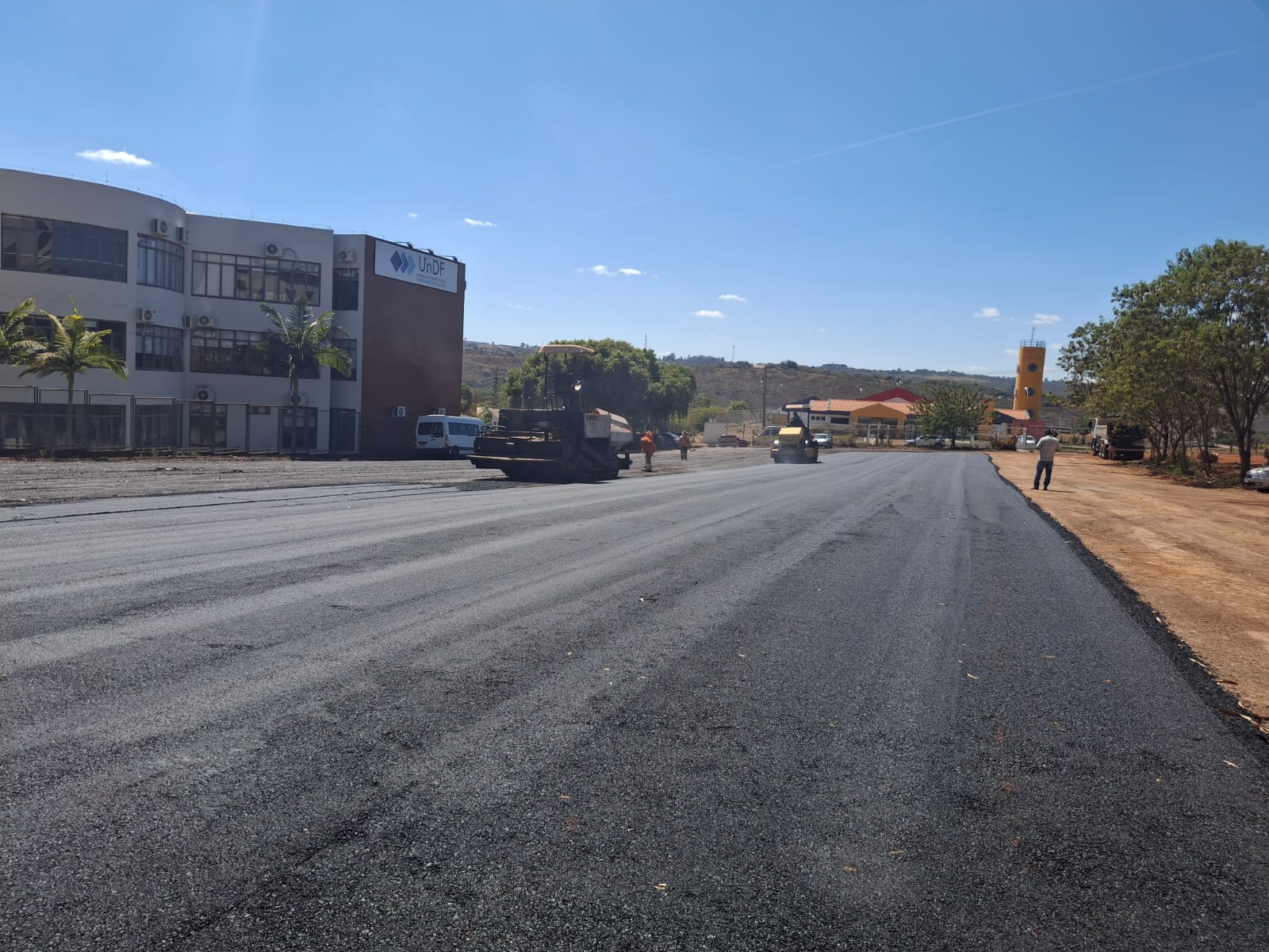 Campus Norte da UnDF recebe pavimentação em estacionamento para alunos e professores