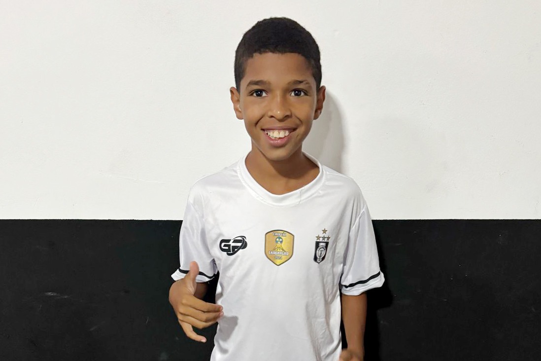 Aluno de projeto social de futebol dribla dificuldades para treinar em Ceilândia