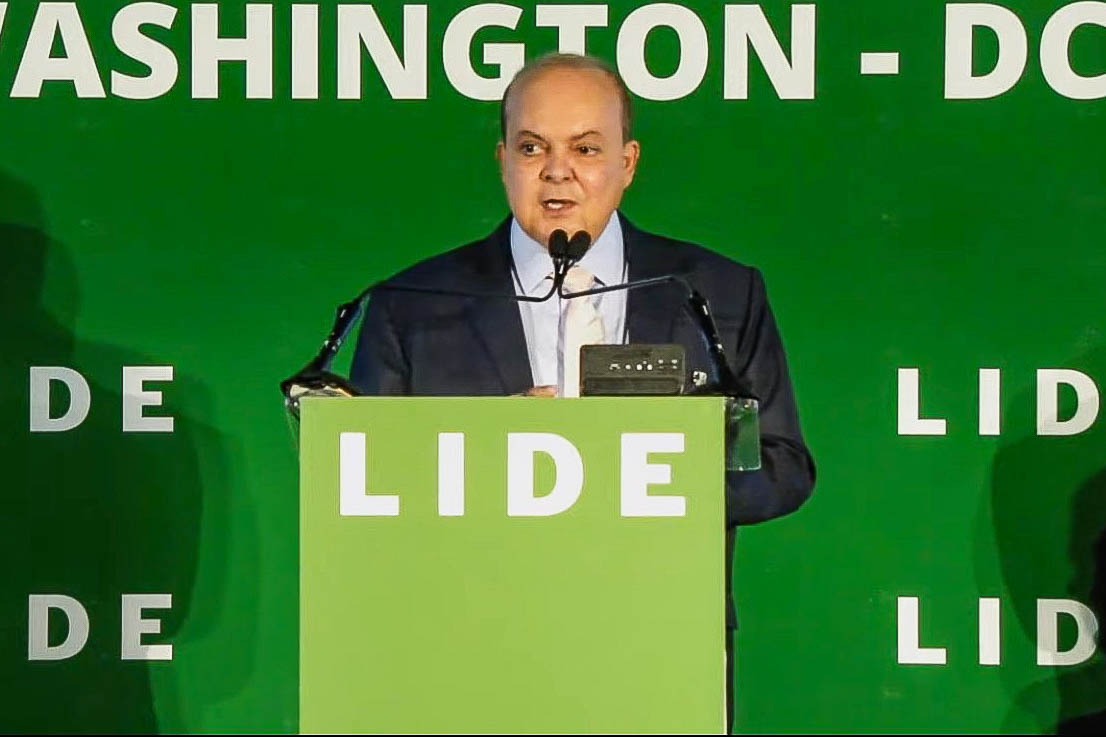 Governador Ibaneis Rocha destaca avanços do DF em saneamento e infraestrutura durante evento em Washington