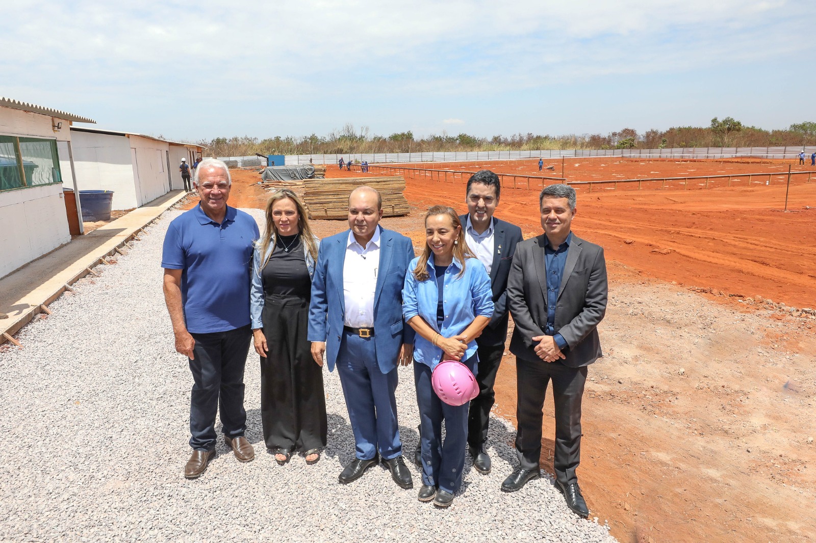 Governador Ibaneis Rocha acompanha andamento da obra da UPA da Estrutural