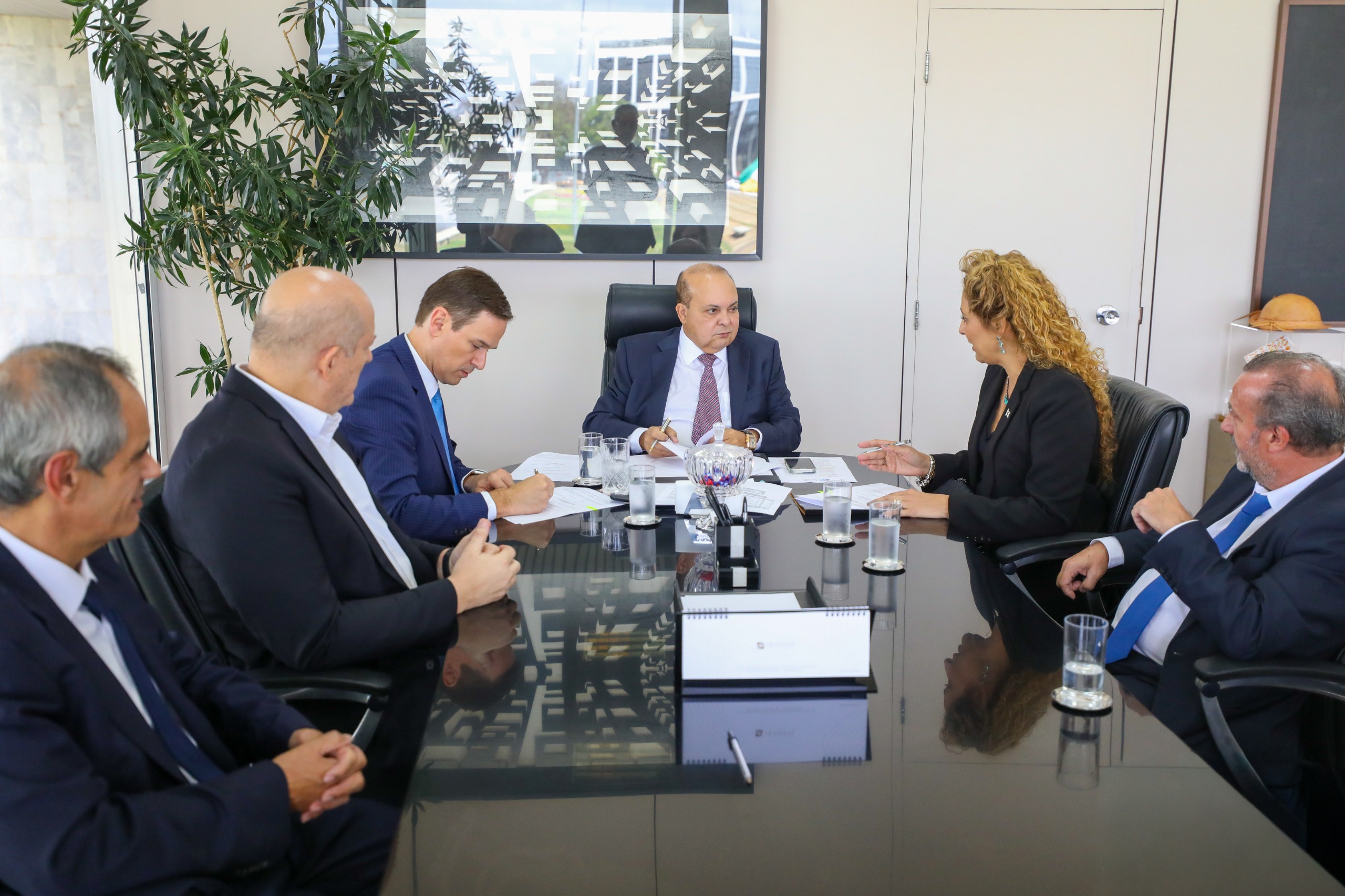 Governo do DF expande parceria internacional para ampliar qualificação em políticas públicas