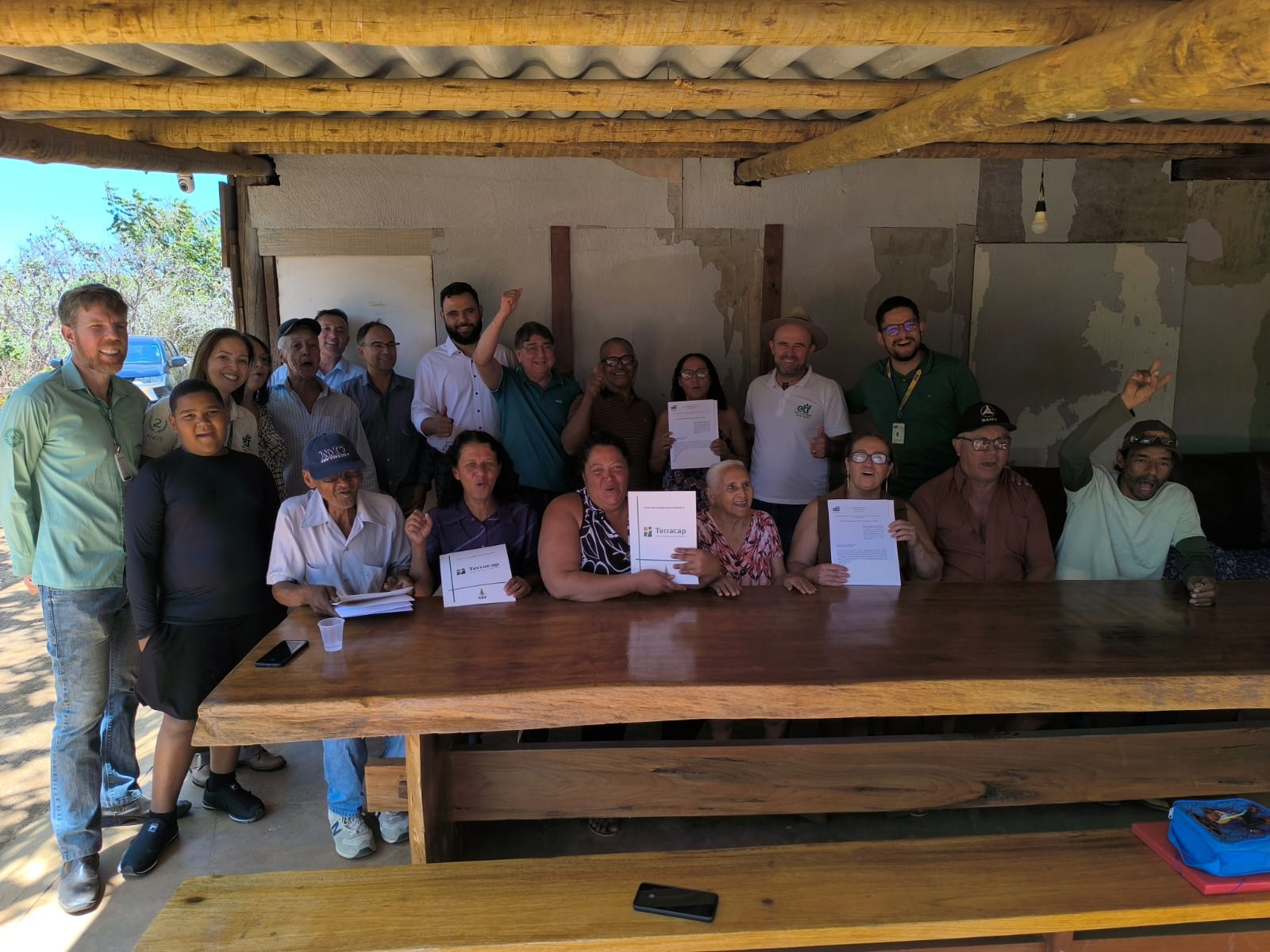 GDF garante segurança jurídica a famílias do Assentamento Estrela da Lua com entrega de contratos de uso da terra