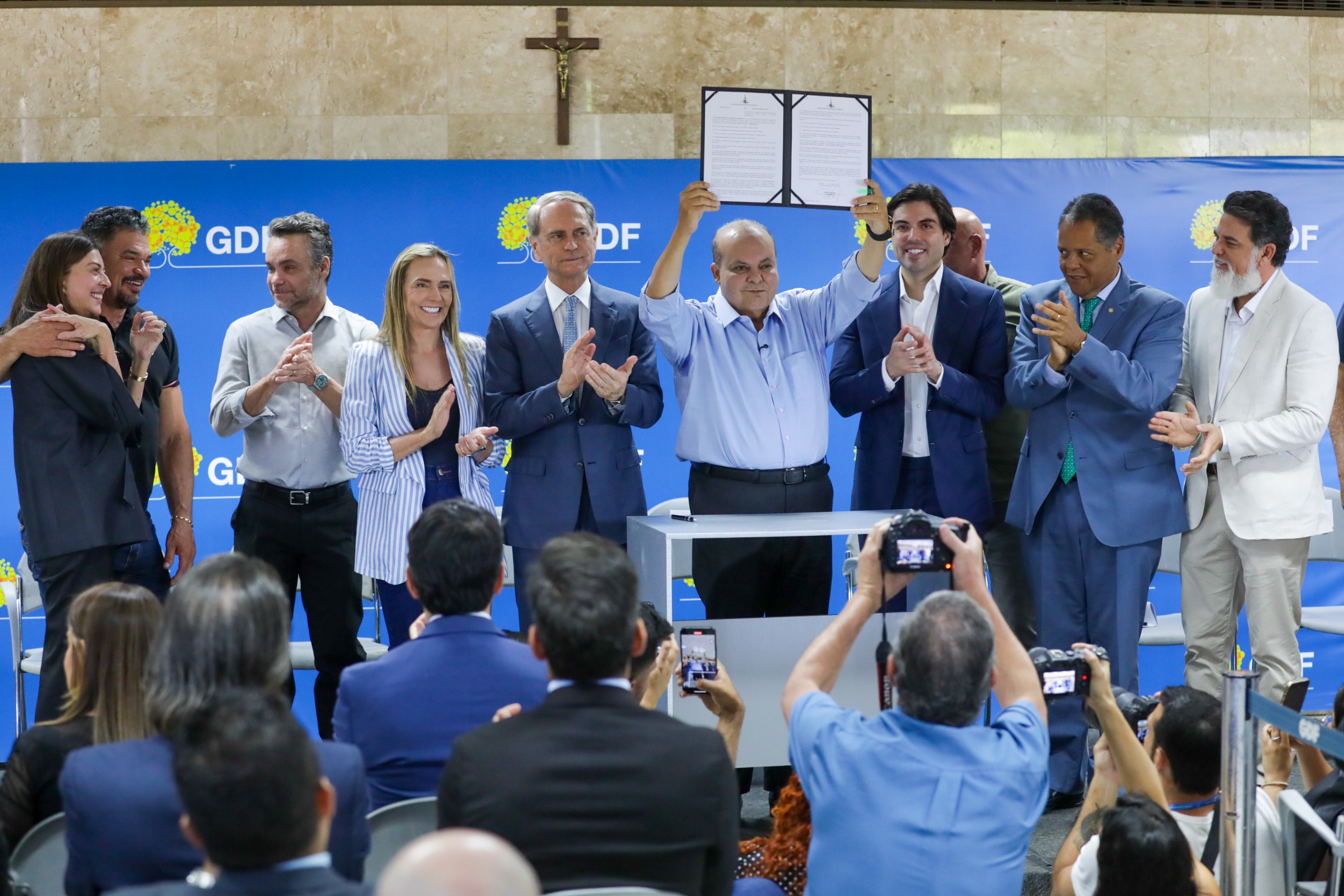 Assinado decreto que cria a Secretaria da Juventude do DF