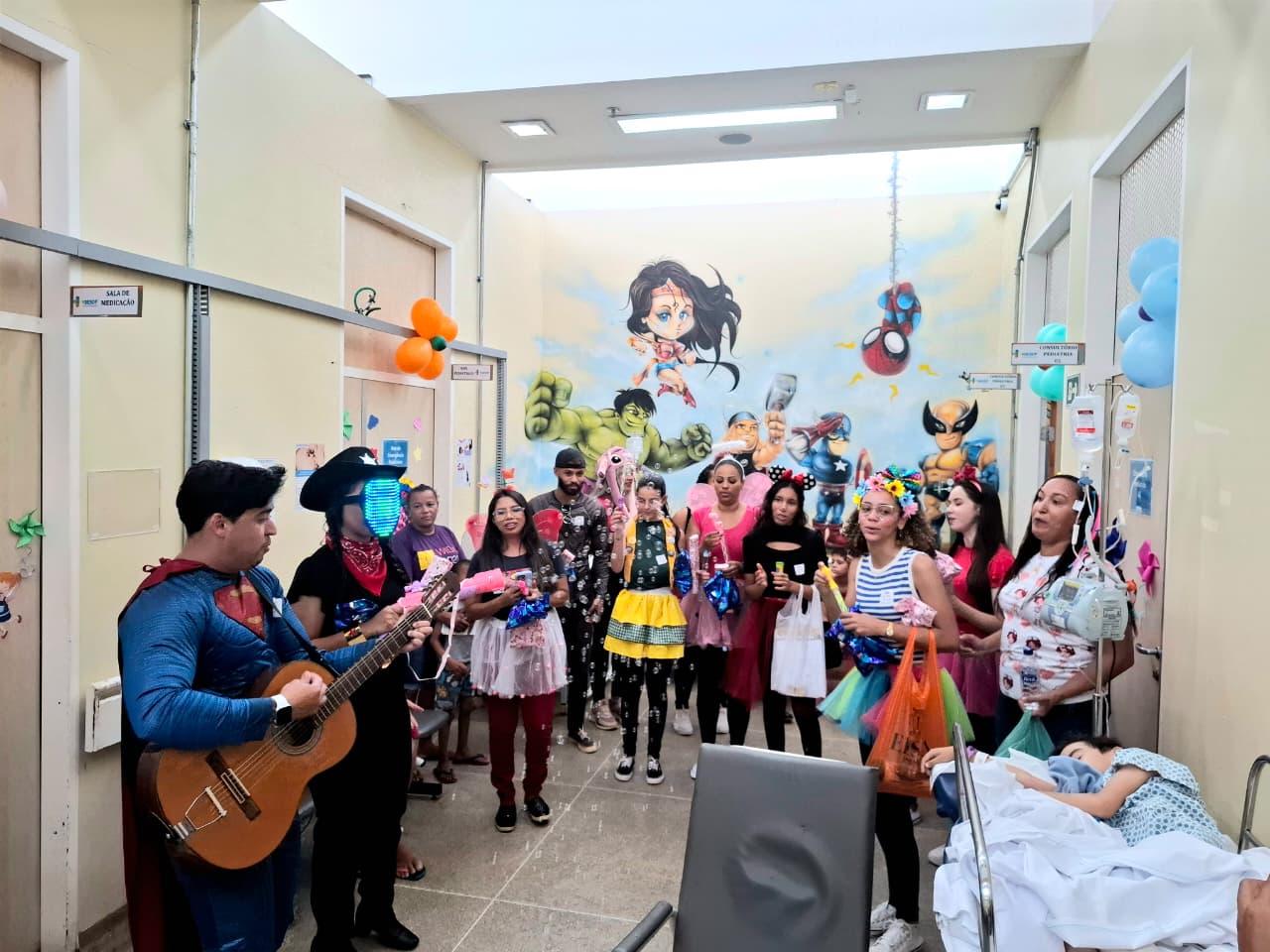 Dia das Crianças: Voluntários levam alegria a pacientes do Hospital Regional de Santa Maria