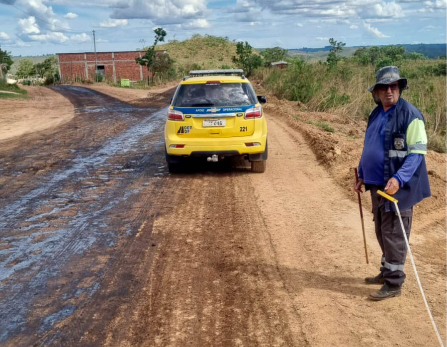 Acesso à Escola Classe Natureza, no Paranoá, é preparado para receber asfalto