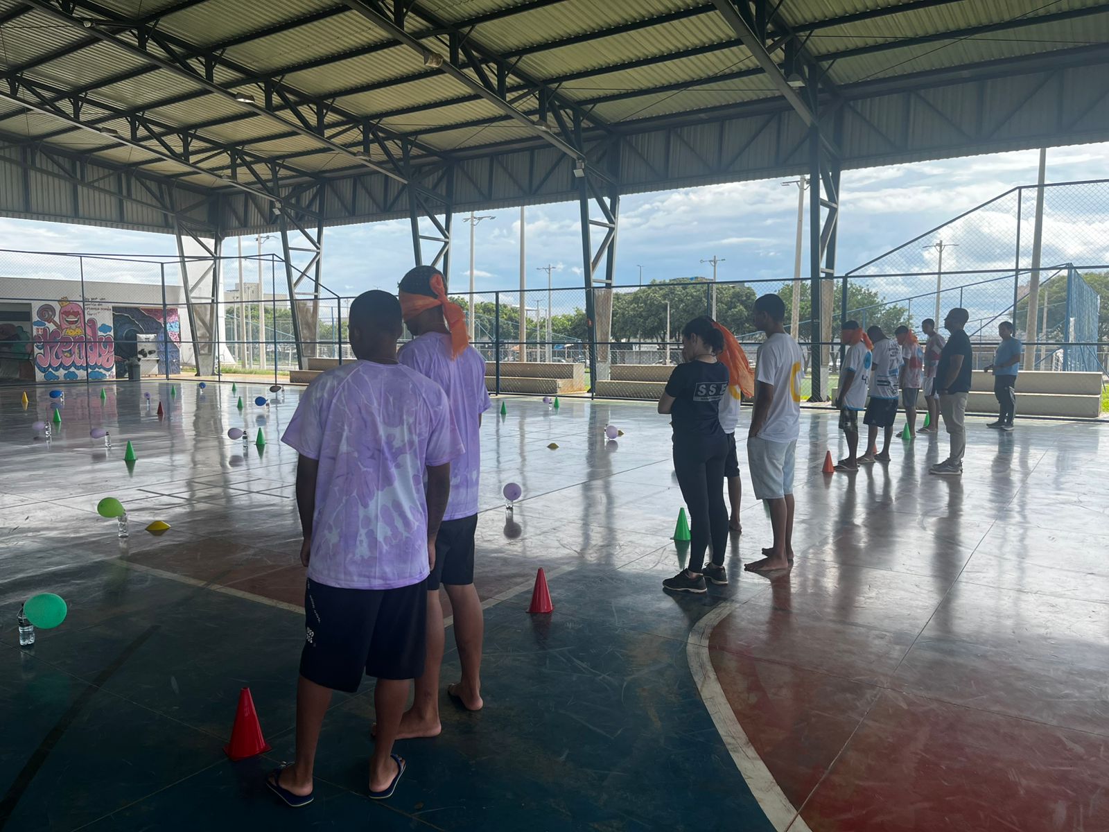 Gincana das Cores promove integração e desenvolvimento socioemocional para mais de 40 adolescentes em semiliberdade