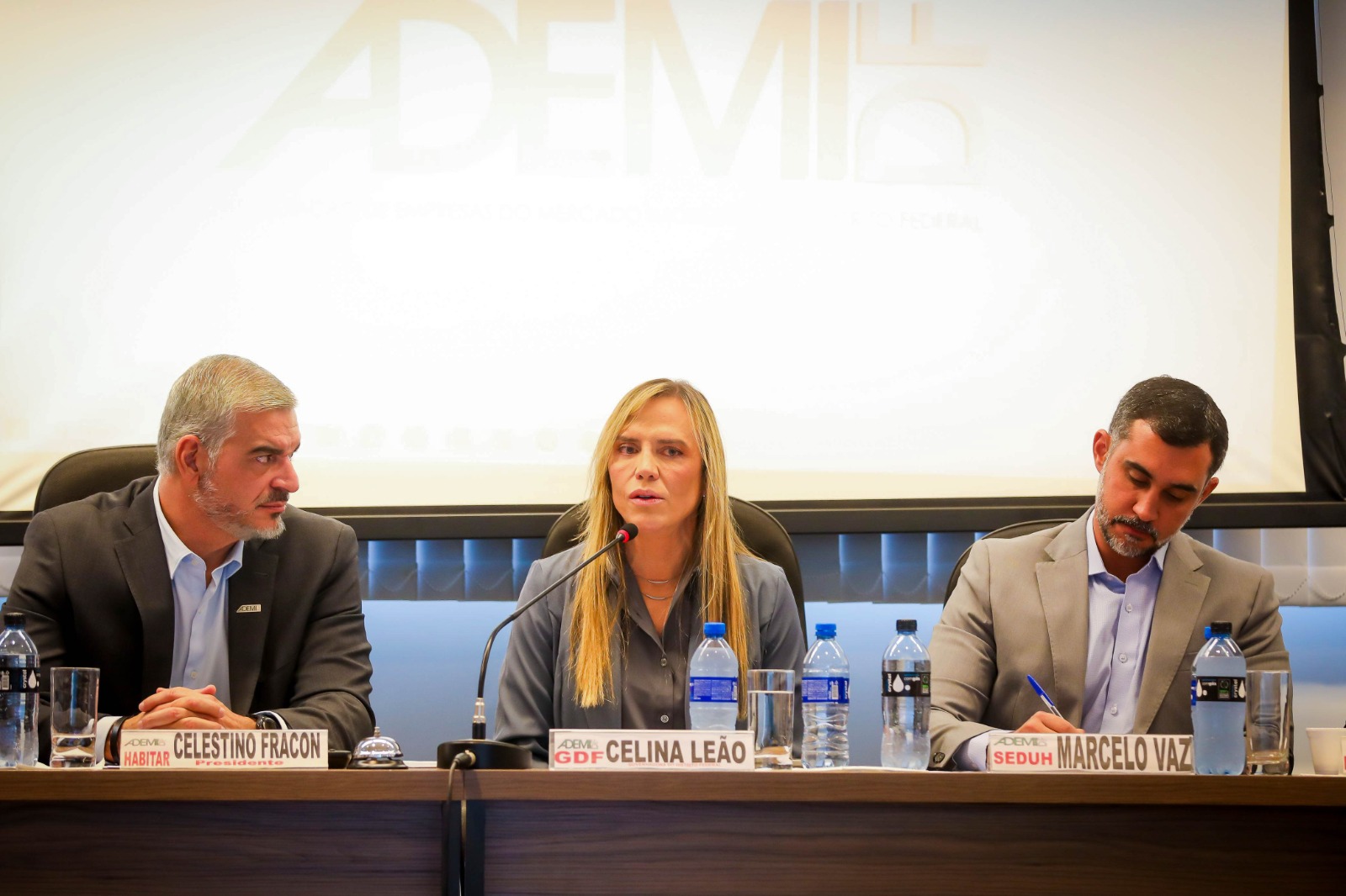 Governadora discute moradia regular e planejamento urbano com lideranças do setor imobiliário
