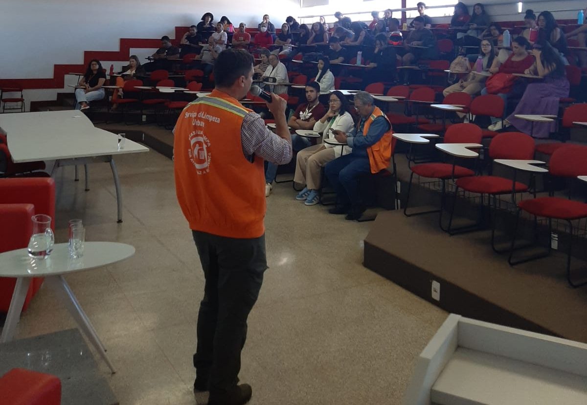 Universidade de Ceilândia recebe palestra sobre gestão de resíduos