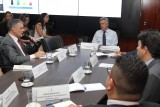 O controlador-geral do DF, Henrique Ziller e gestores da Controladoria-Geral do Distrito Federal em reunião com o governador Rodrigo Rollemberg.