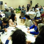 Os debates ocorrem em comissões dividas por temas, que levarão os resultados das discussões aos demais participantes no auditório principal do Centro de Convenções Ulysses Guimarães.